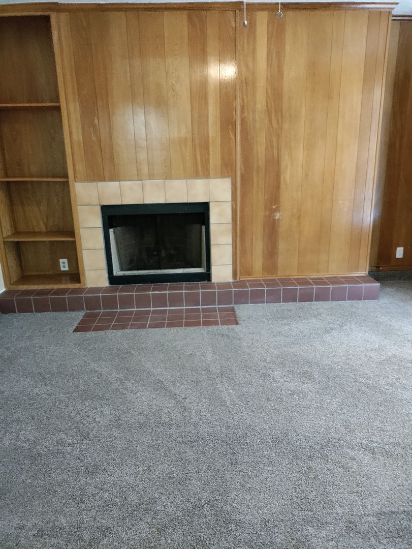 Denton Apartment: 1901-1913 Camden Court