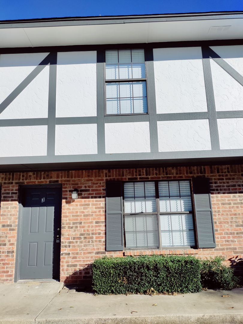 Denton Apartment: 1100 Vine St