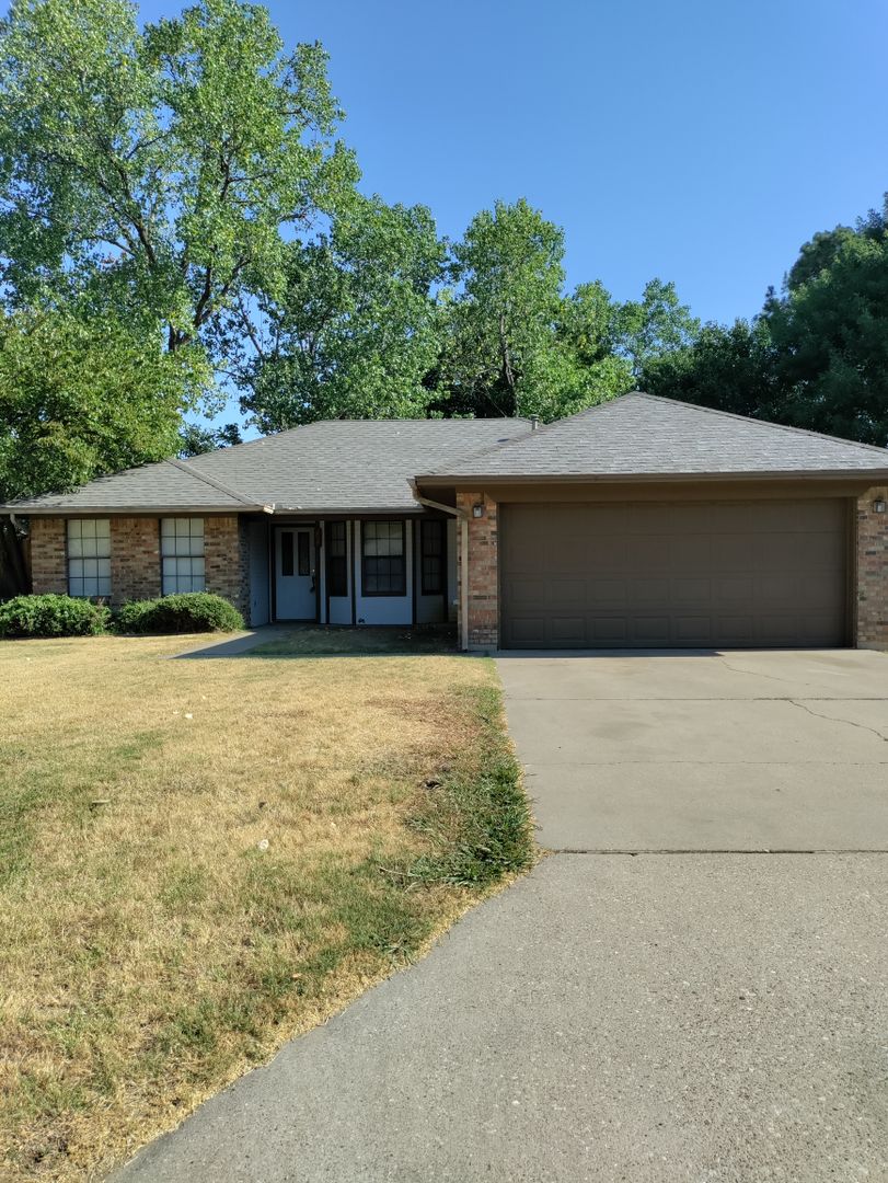 Denton House: 3037 Oakshire