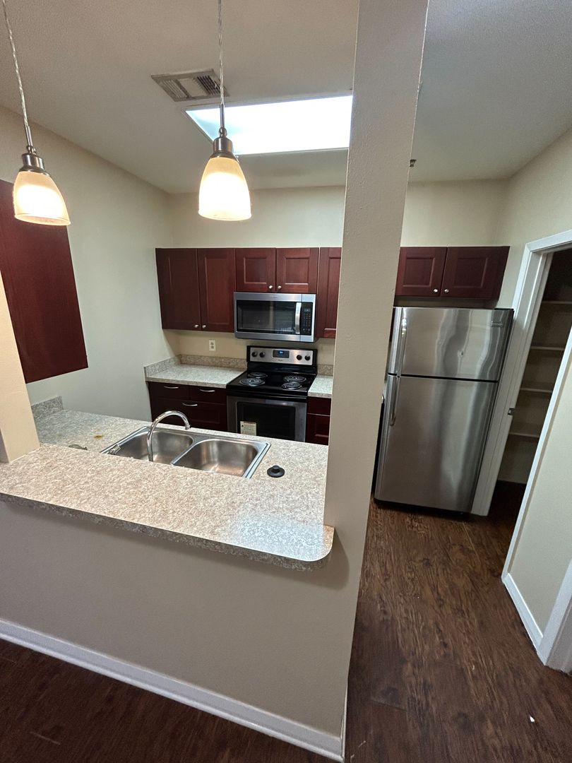 Denton Apartment: 500 N Bell Ave