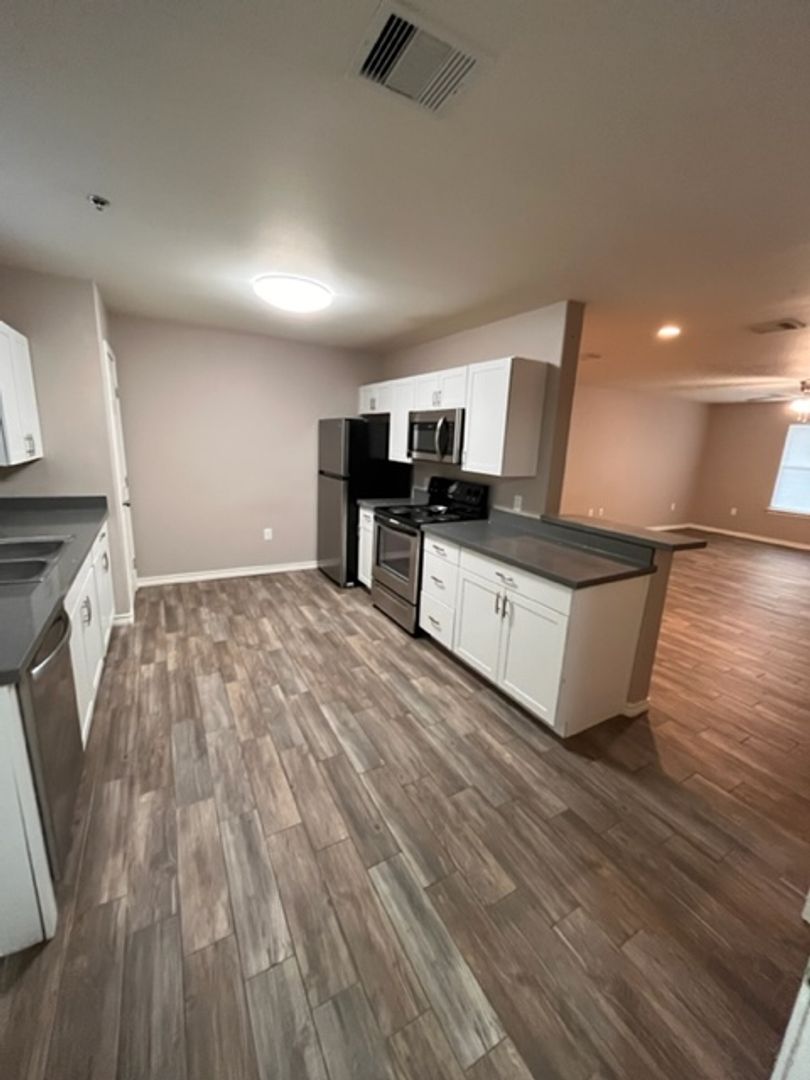 Nederland Apartment: 404 Nederland Ave