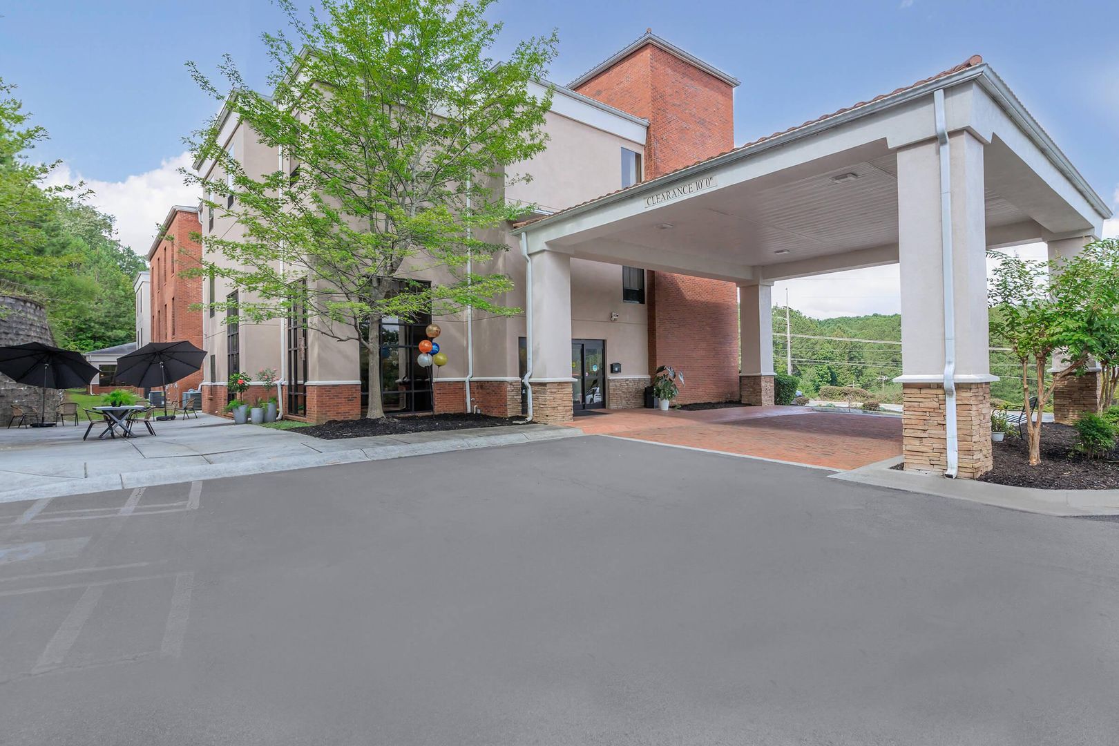 Rome Apartment: 23 Chateau Drive SE