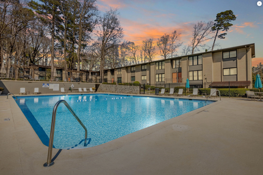 Spacious 2-Bedroom Classic Apartment with Washer & Dryer Connections | Brookhaven – photo 1