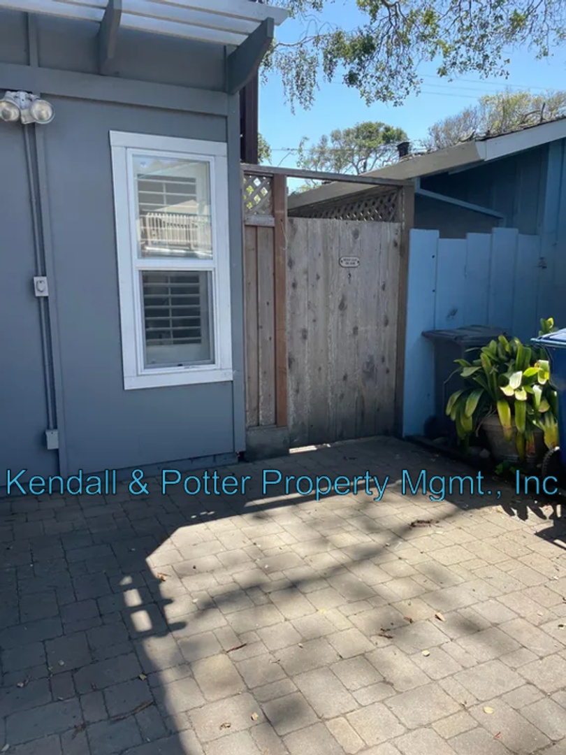 Aptos House: 142 Bennett Rd.