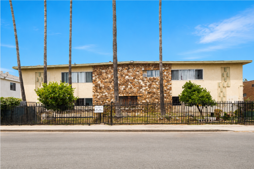 Newly Renovated 2 Bedroom Rent Today! – photo 1
