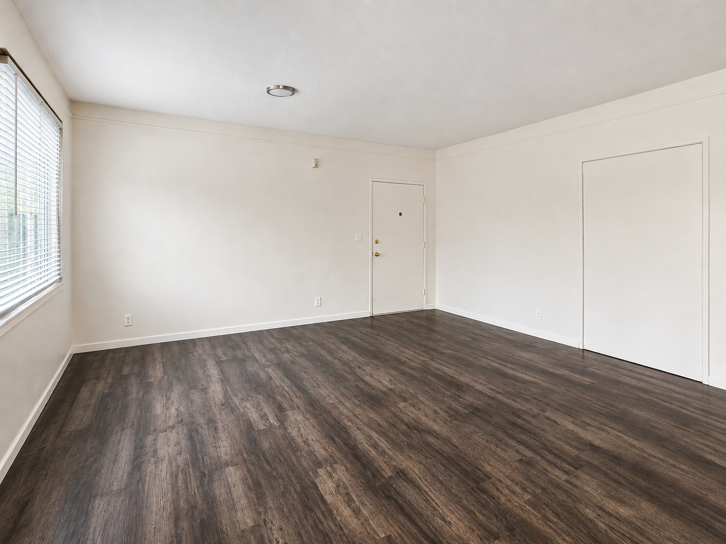 Los Angeles Apartment: 4704-4716 1/2 Crenshaw Blvd.