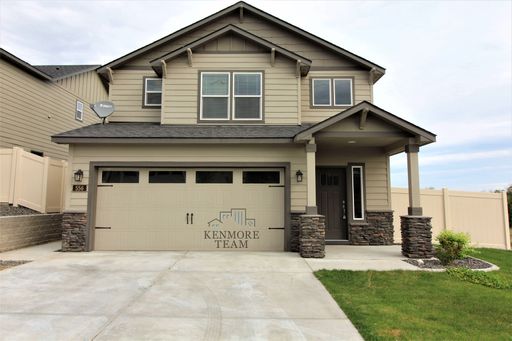 3 Bedroom, 2.5 Bath Home in South Richland – photo 1