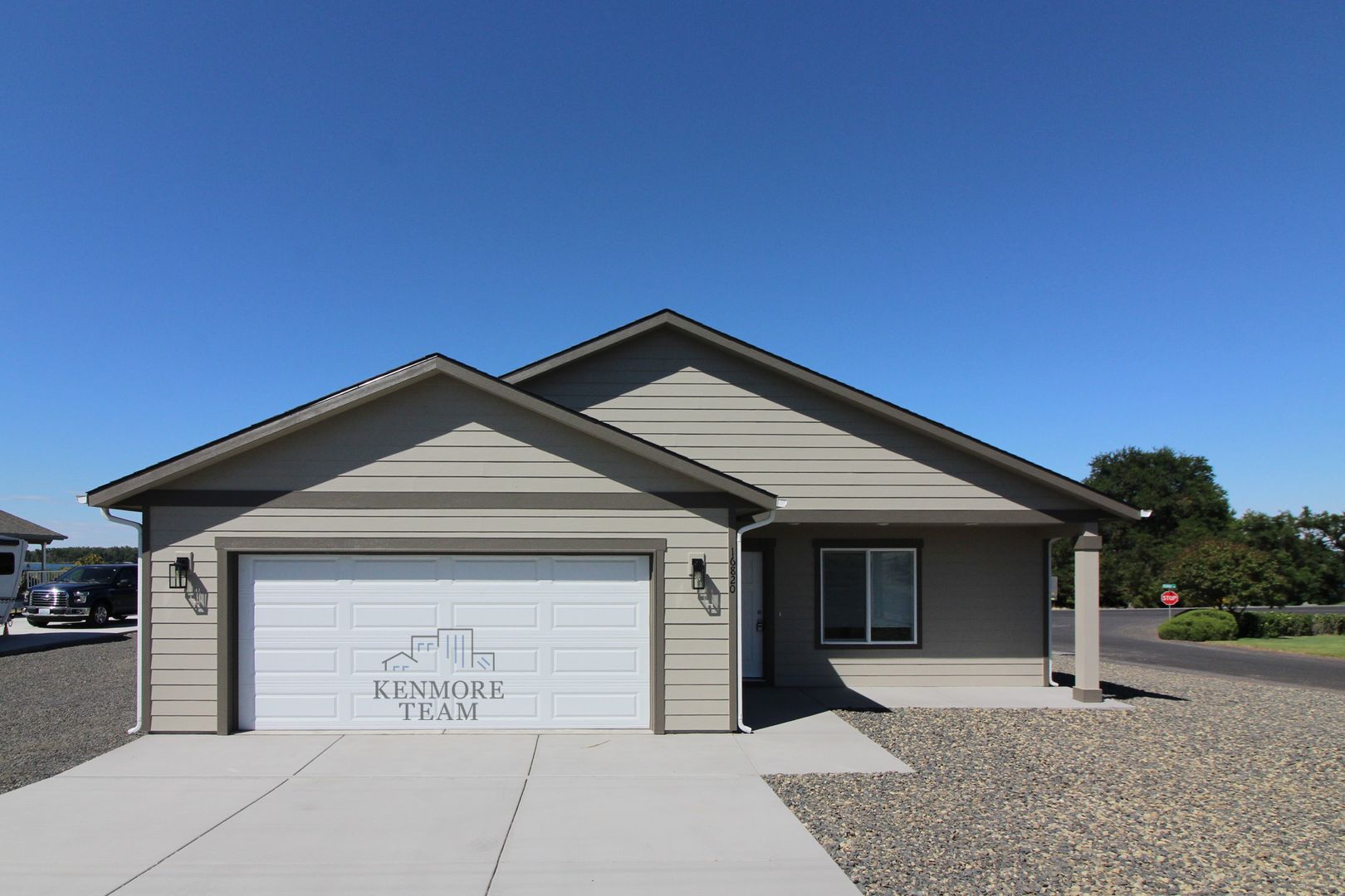 KENNEWICK House: 16820 S STEVENS DR