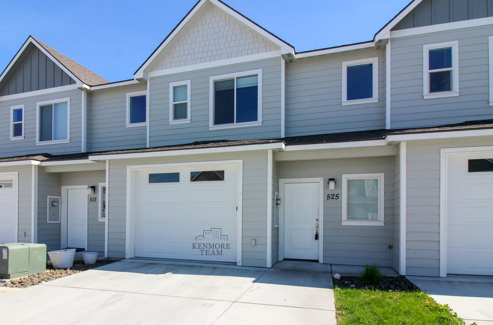 KENNEWICK House: 525 S QUILLAN CT