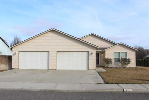 3 Bedroom, 2 Bath + an Office Home in West Pasco – photo 1