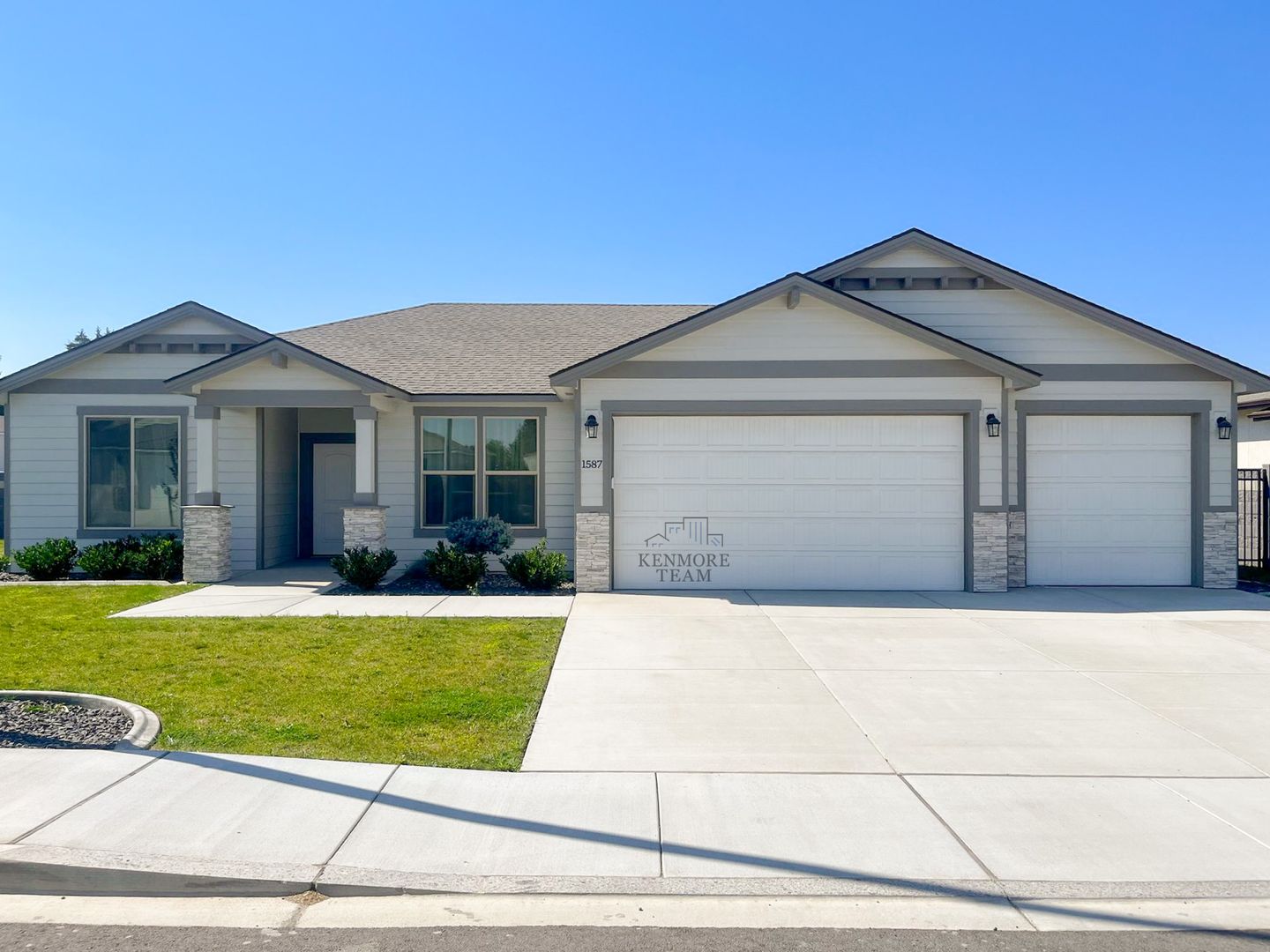 RICHLAND House: 1587 PALERMO AVE