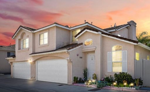 3 Bed / 2.5 Bathroom Townhome in Anaheim – photo 1