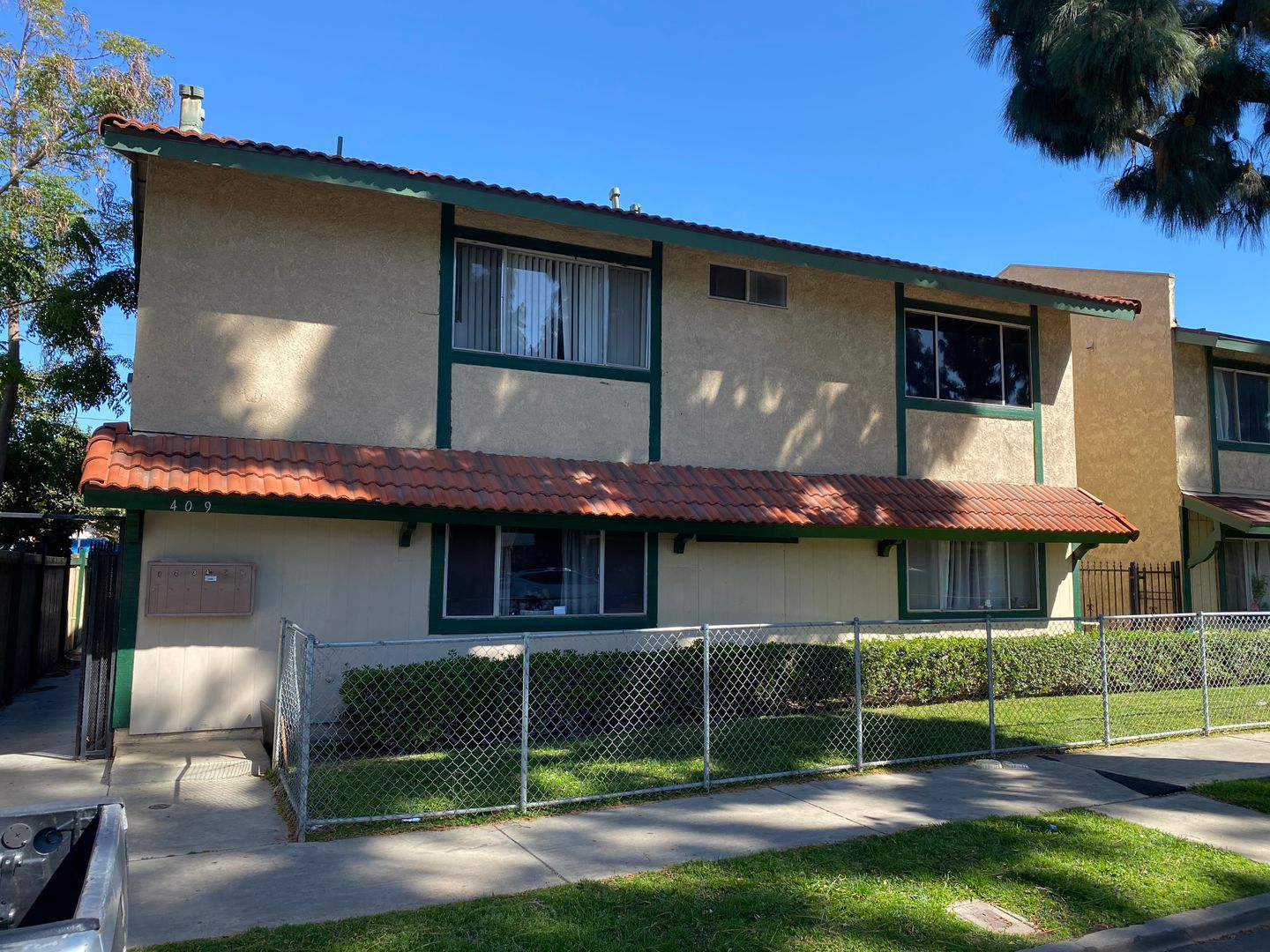 Santa Ana Apartment: 415 E. Pine St