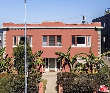 Charming 2-bedroom, 1-bathroom apartment for rent located in the heart of Los Angeles – photo 1