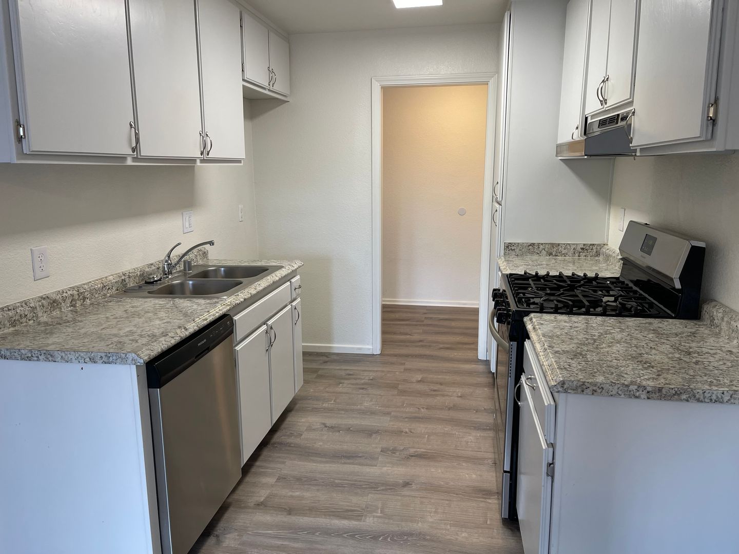 Van Nuys Apartment: 7509 Haskell Ave
