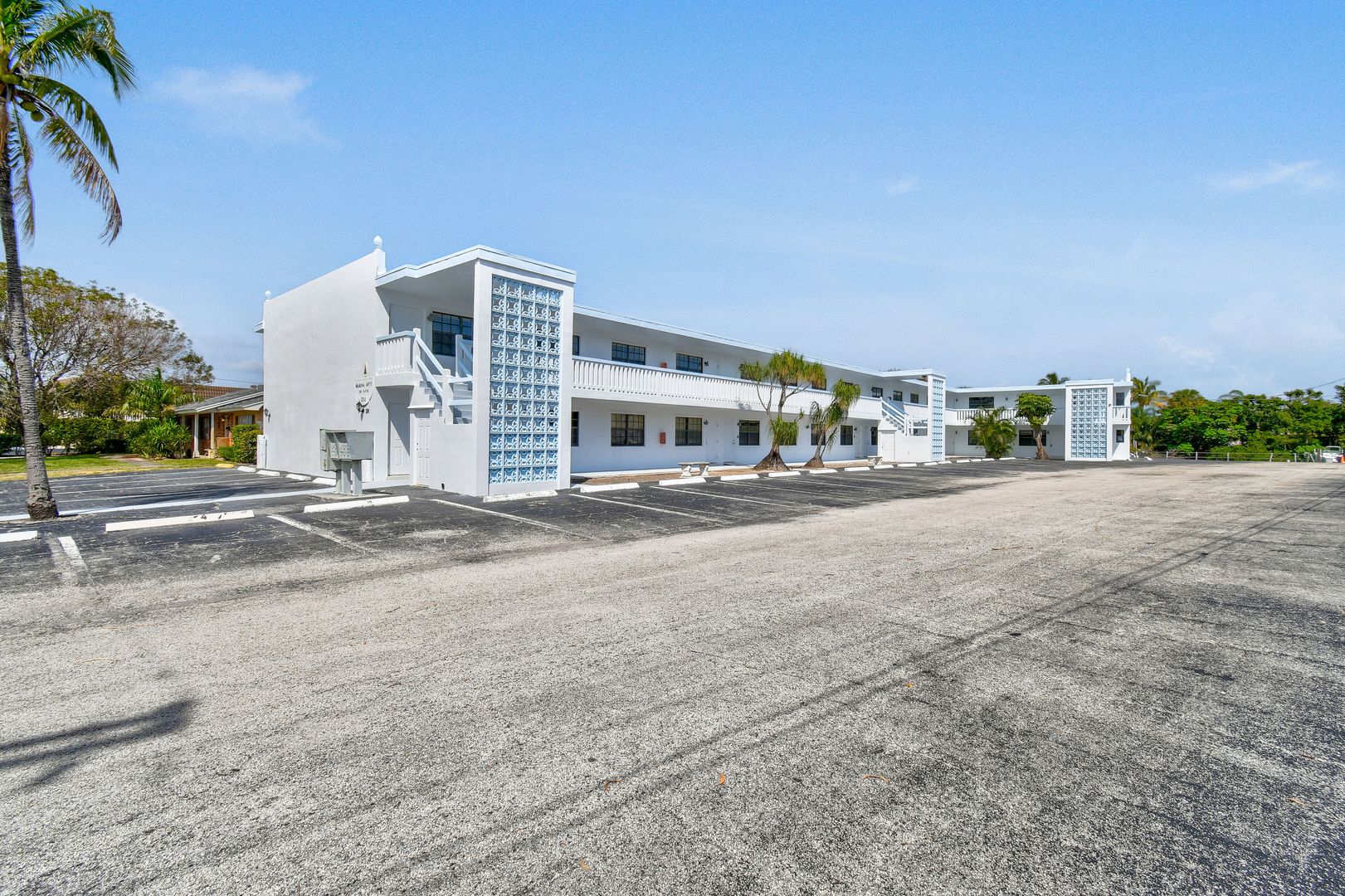 North Palm Beach Apartment: 318-324 Southwind Drive