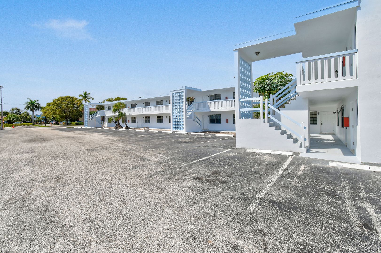 North Palm Beach Apartment: 318-324 Southwind Drive