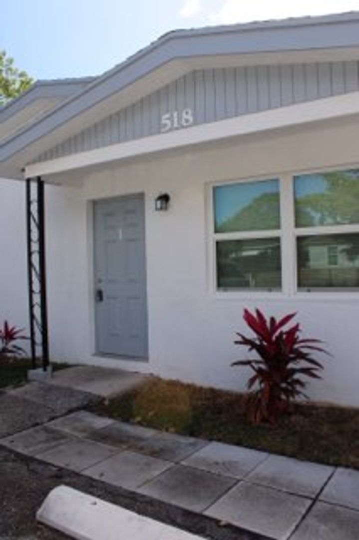 West Palm Beach Apartment: 518 Valley Forge Rd