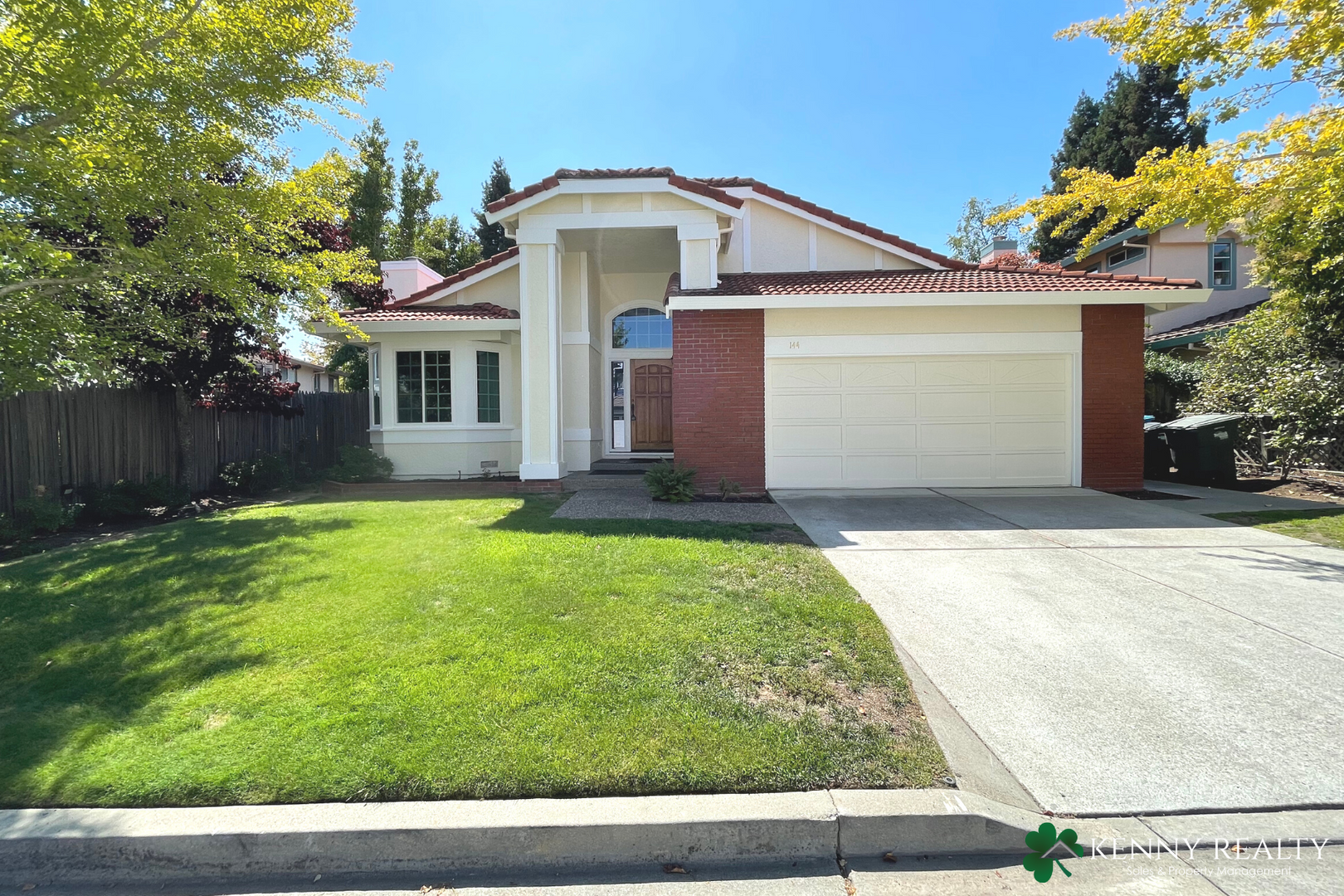 San Carlos House: 144 Glasgow Ln