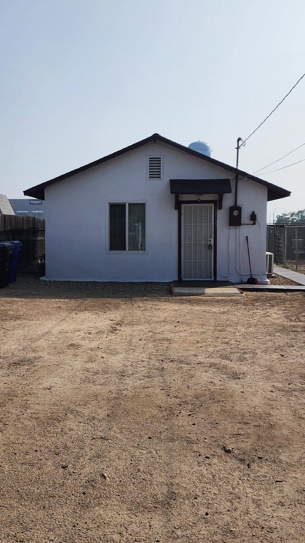 Highland House: 26535 Ward St