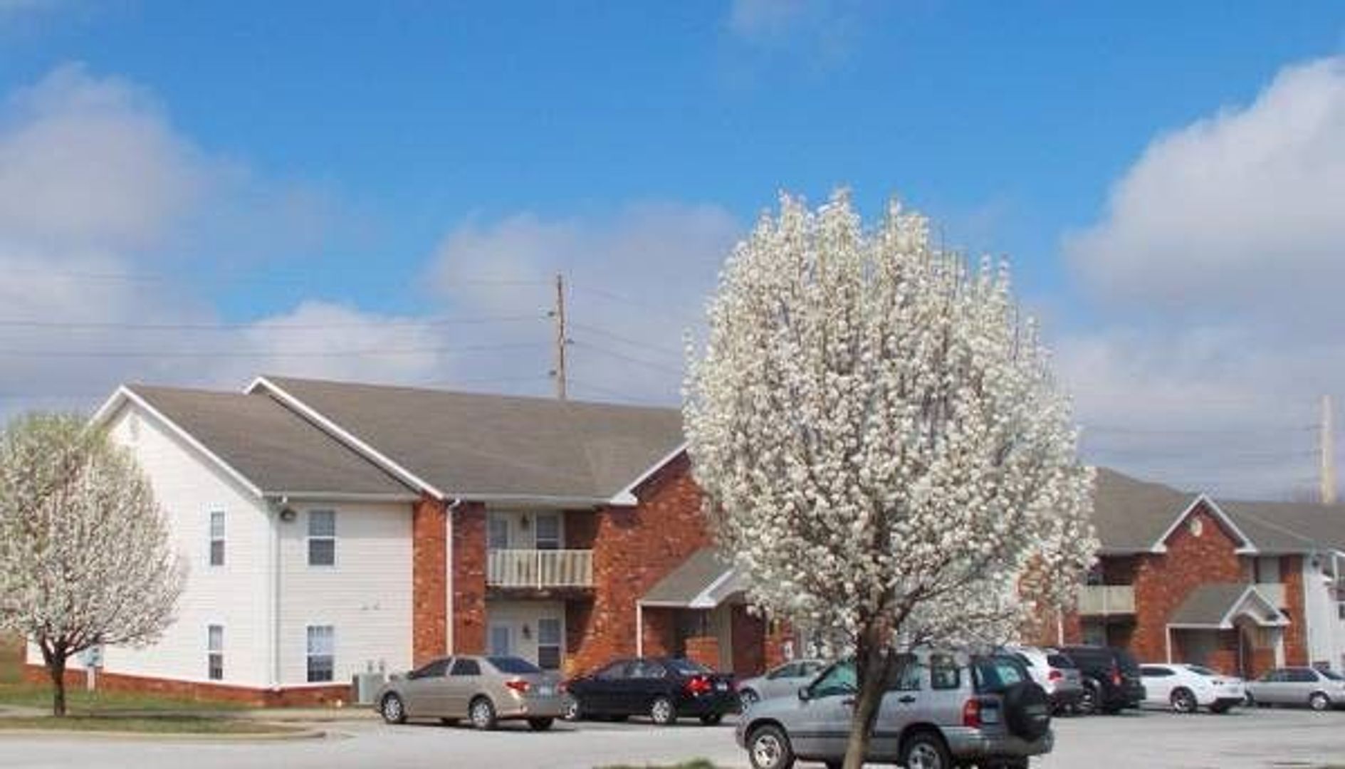 Nixa Apartment: 228 West Tracker Road