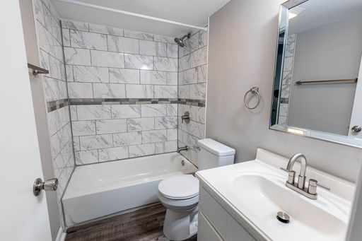 Beautiful 2-bedroom 1-bath apartment in Serene Kettering Location – photo 1