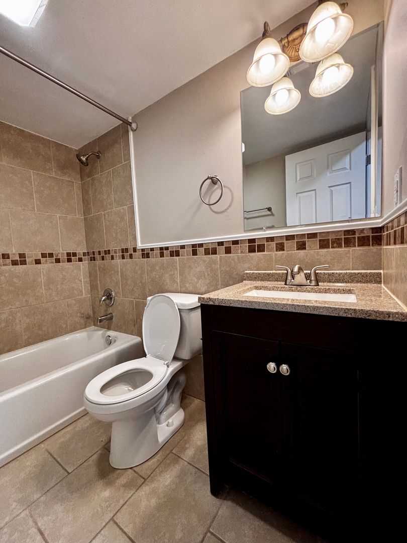 Kettering Apartment: 4420 - 4440  Flowerdale Avenue