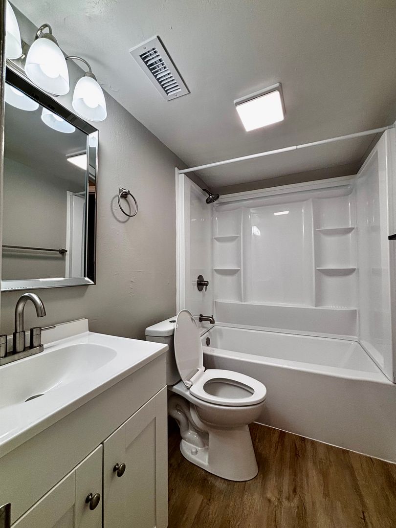 Kettering Apartment: 4420 - 4440  Flowerdale Avenue