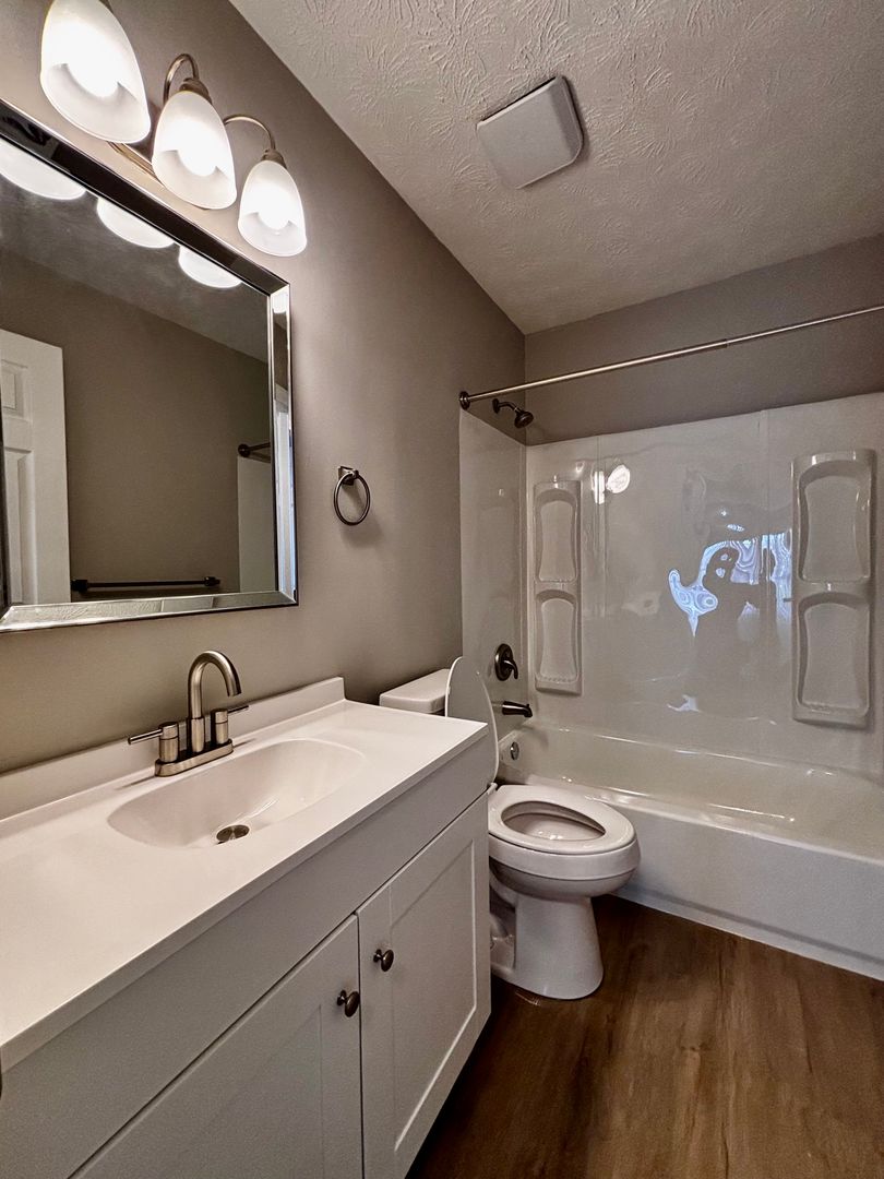 Englewood Apartment: 521 S. Main Street