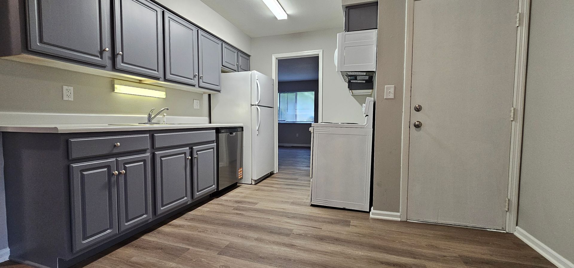 Dayton Apartment: 3030-3032 Creekview Circle