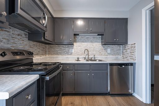Luxuriously Renovated 2-Bedroom, 1.5-Bath Townhome in Kettering – photo 1