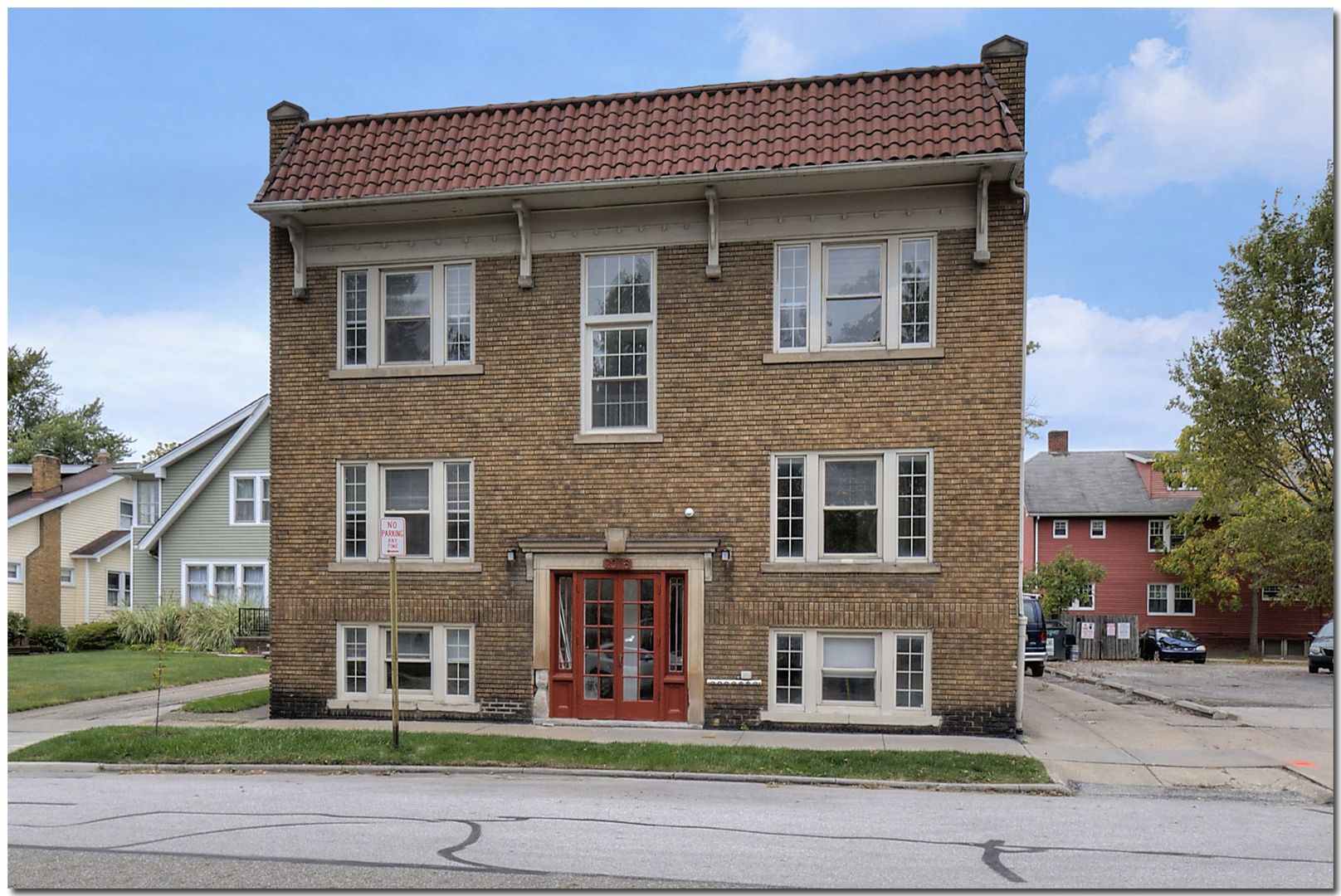 Lakewood Apartment: 2018 Lakeland Avenue