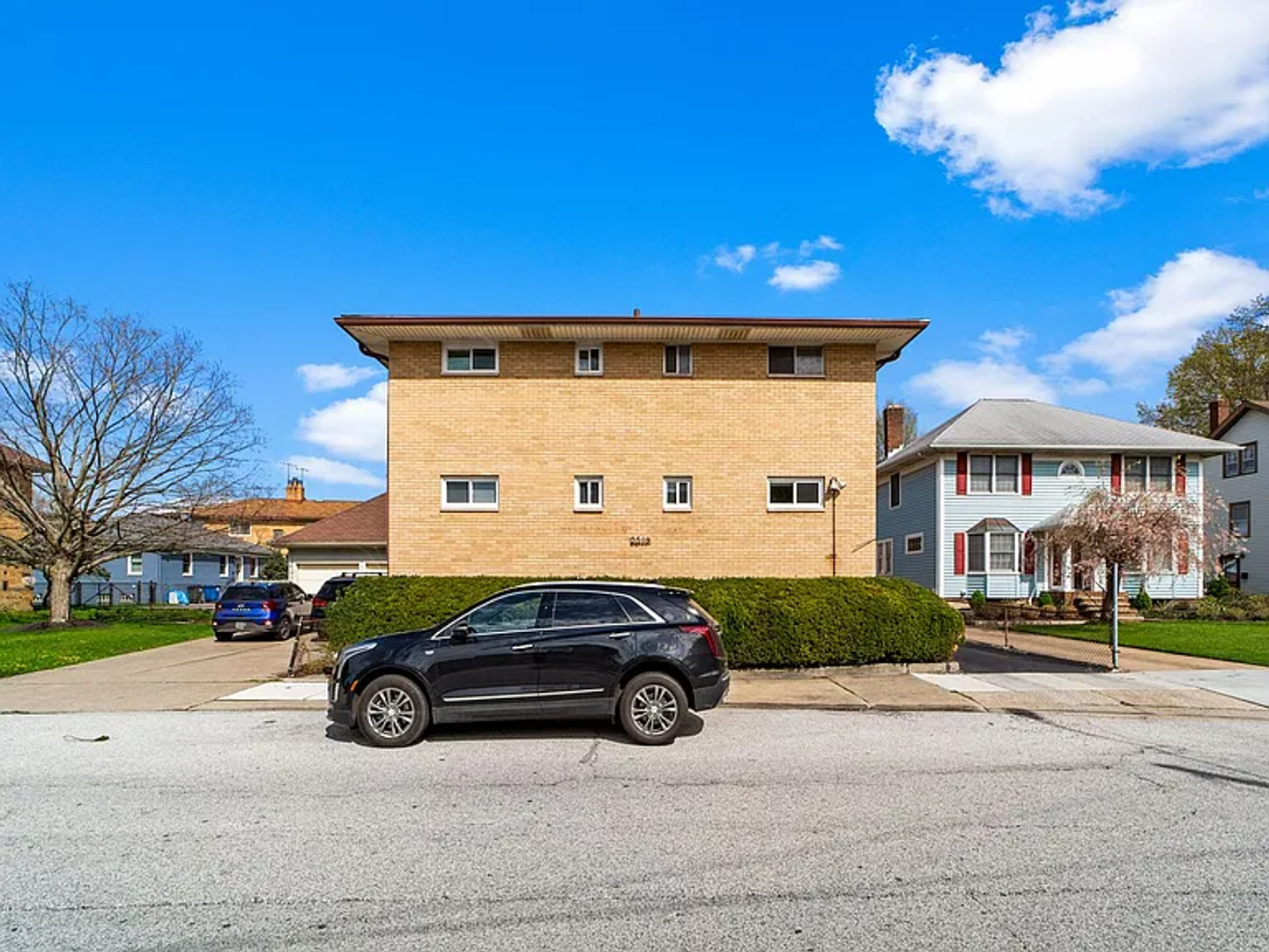 Lakewood Apartment: 2019 McKinley Avenue