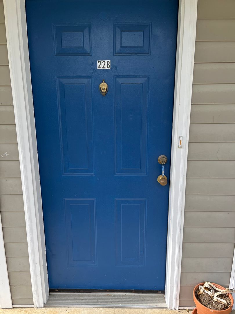 Woodstock Apartment: 254 Lora Dr