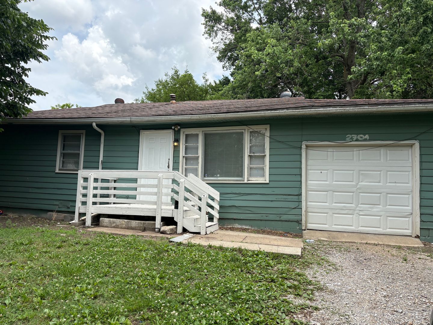 Topeka House: 2704 SE Massachusetts
