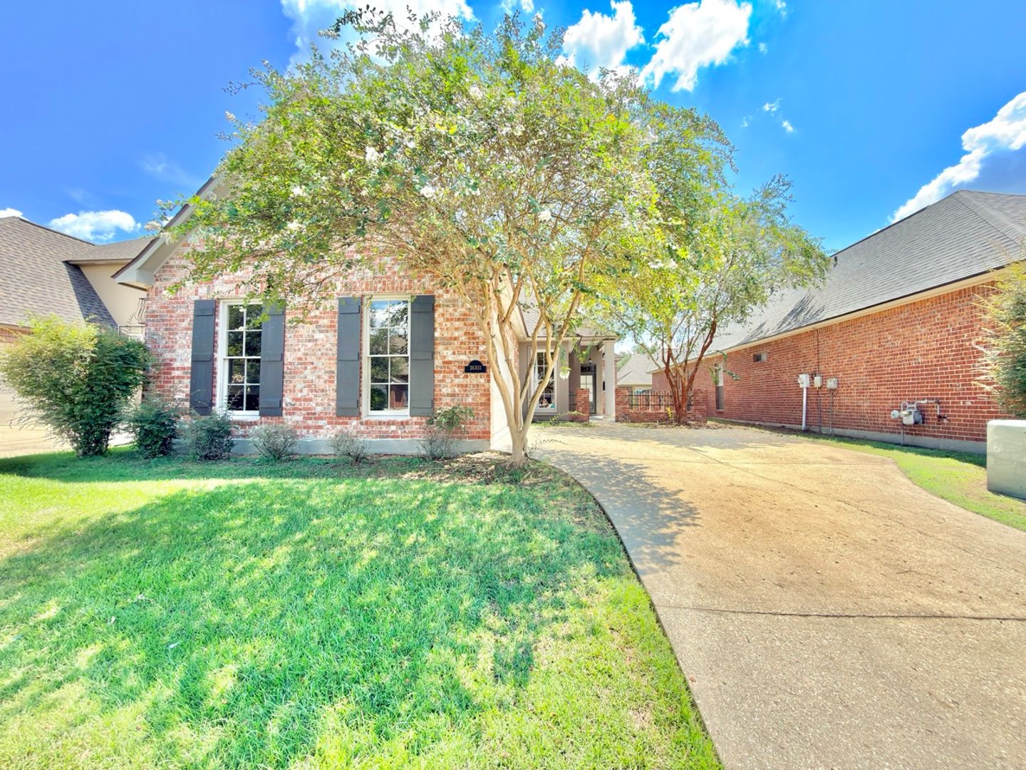 Prairieville House: 36303 E. Pine Grove Court