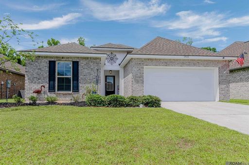 Modern 3 Bedroom Home with Private Backyard Views in Forestwood