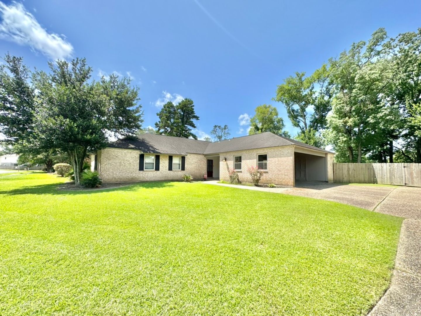 Baton Rouge House: 15826 New Market Drive