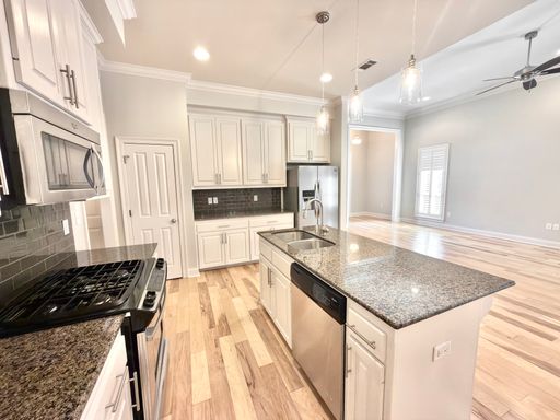 Spacious 3 Bedroom Home in Gated University Villas – photo 1