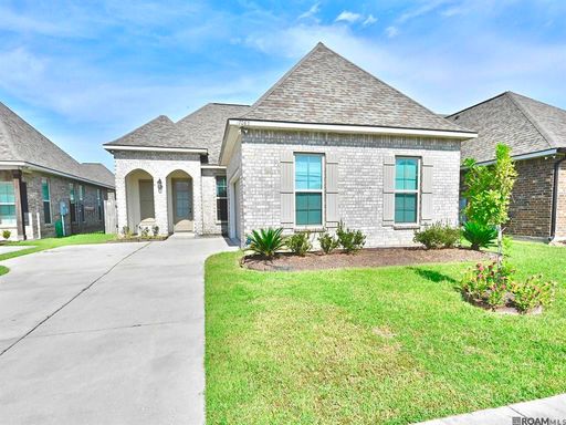 3 Bedroom 2 Bathroom House in Ascension Parish – photo 1