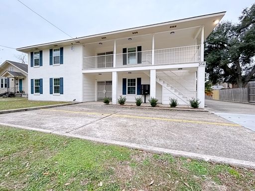 1 Bedroom Downstairs Condo In Mid-City – photo 1