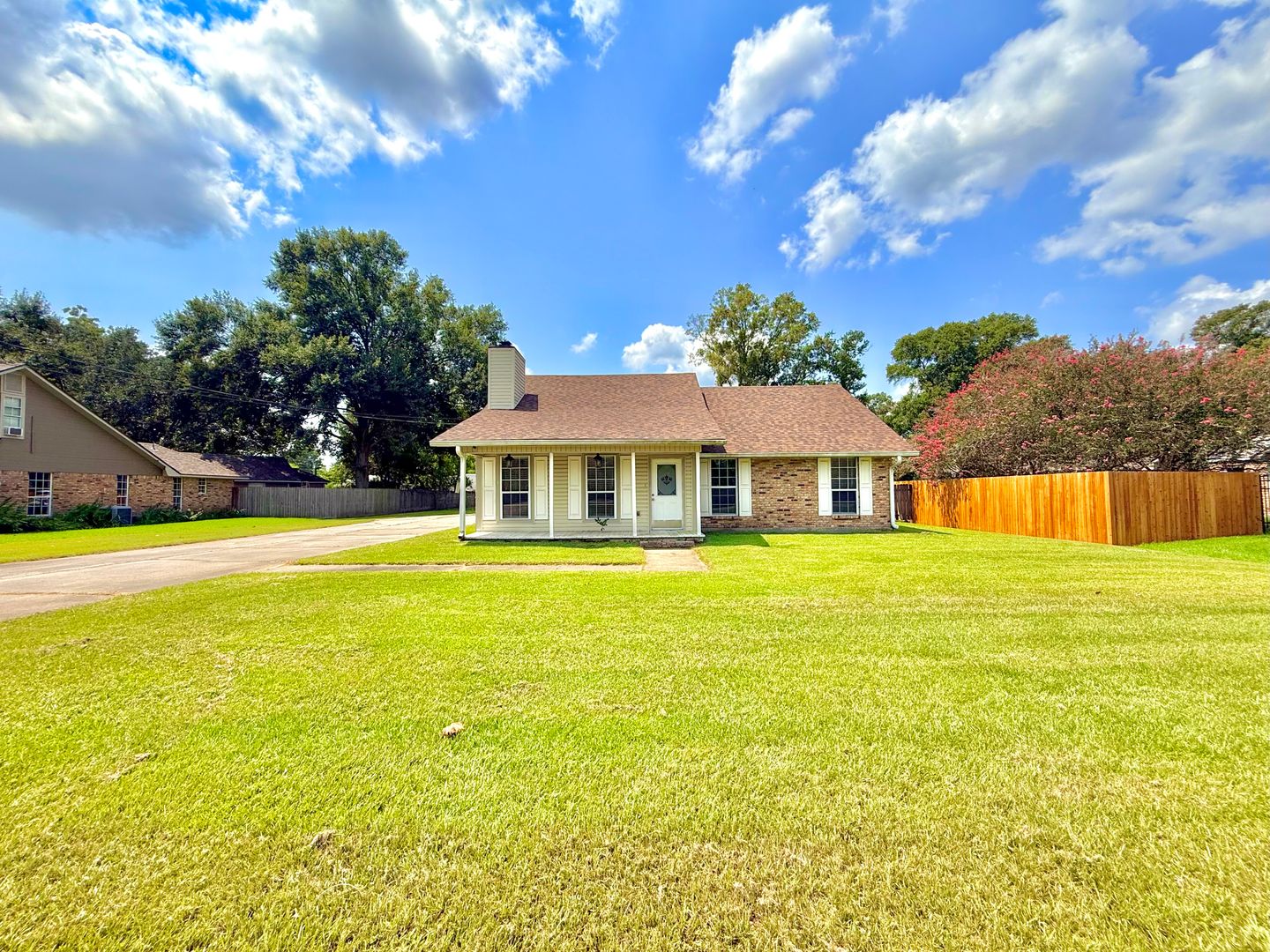 Prairieville House: 18063 Autumn Leaves Dr.