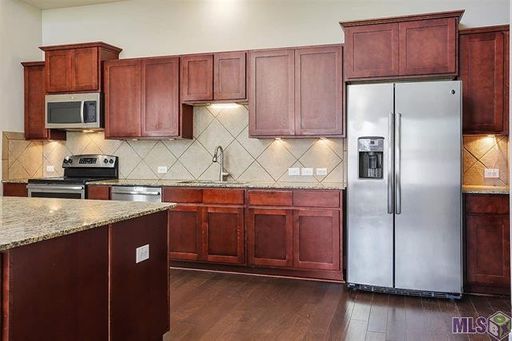 Spacious 4 Bedroom Home in The Lakes at Stonegate – photo 1