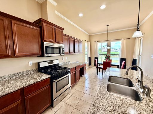 Beautiful 4BR Home with Scenic Lake View Backyard