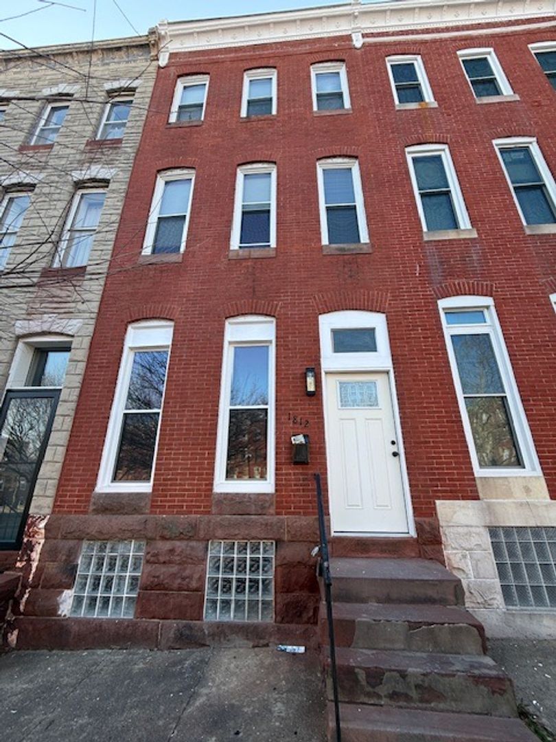 Baltimore House: 1812 N Broadway