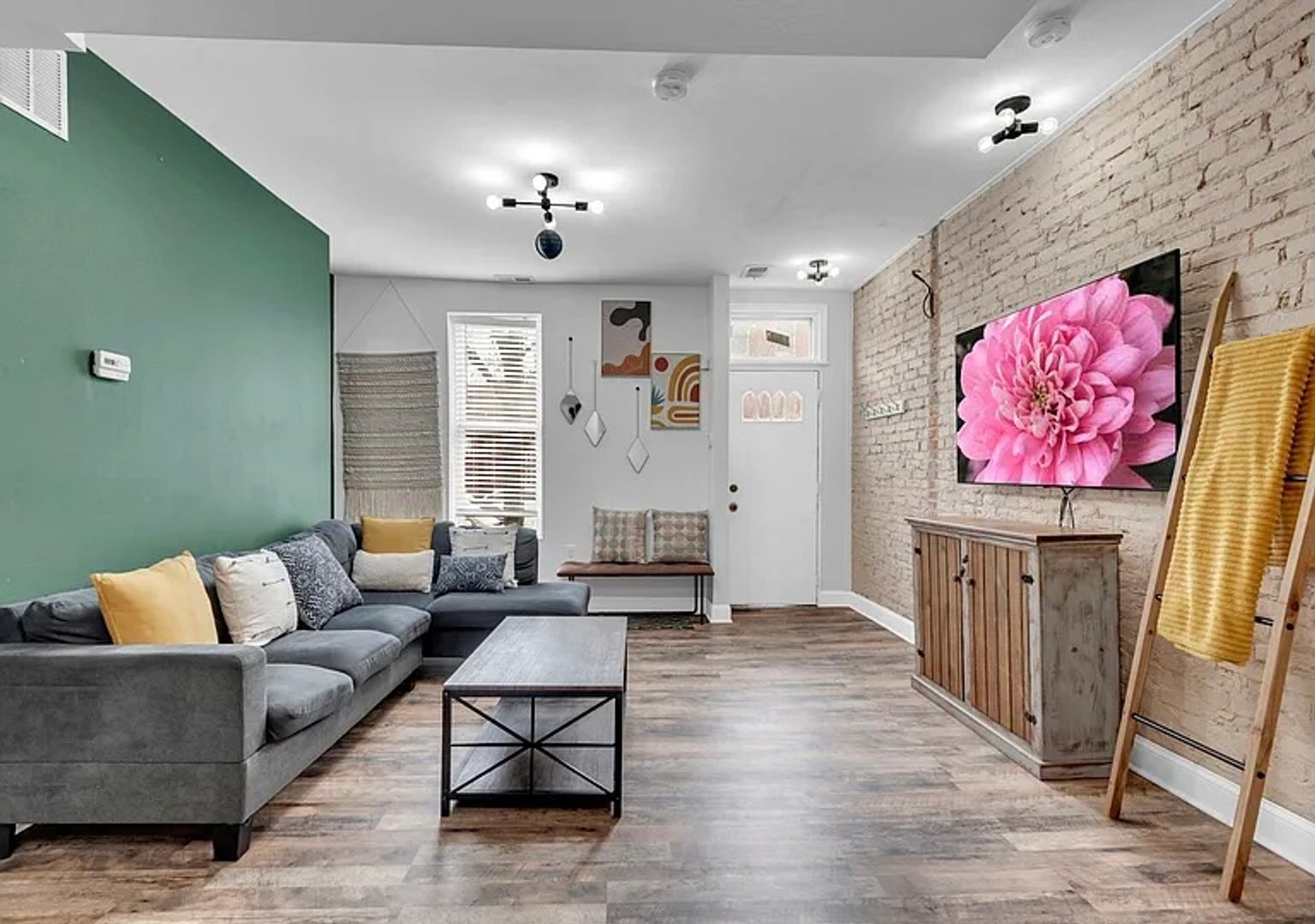 Baltimore House: 210 W Read Street