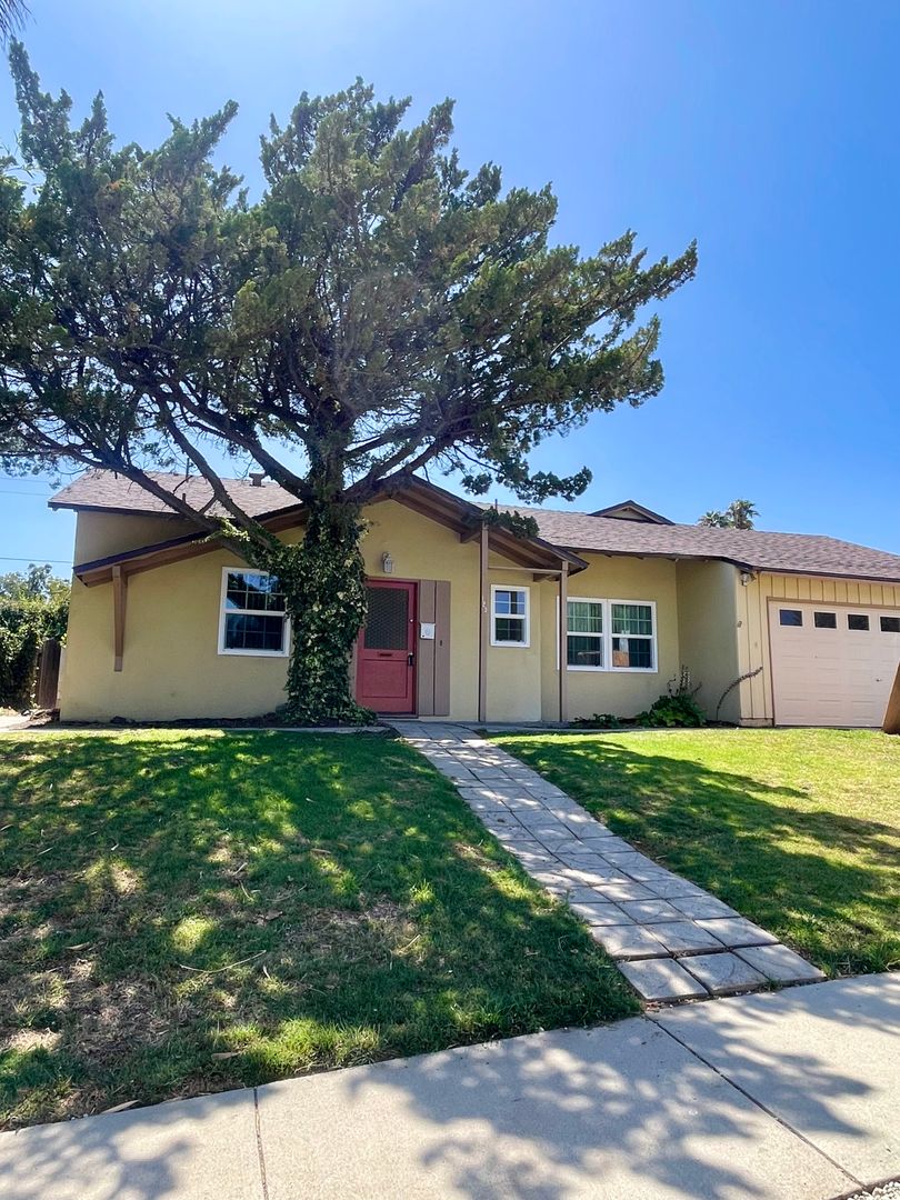 Ventura House: 123 Hastings Ave