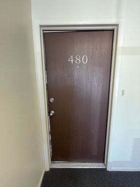 Upstairs Updated 2 Bedroom – photo 1