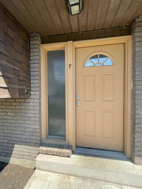 2 bed 1.5 bath townhome non-courtyard – photo 1