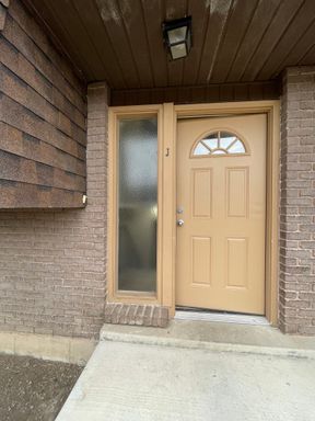 Newly discounted for Move in ready status Updated courtyard 2 bed 1.5 bath townhome – photo 1
